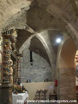 NAVE AADIDA AL LADO NORTE, VISTA DESDE LOS PIES.